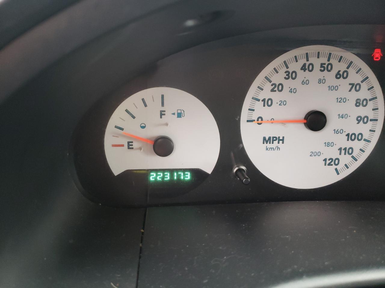 Photo 8 from auction – 2005 DODGE CARAVAN SE with VIN 1D4GP25R85B395024