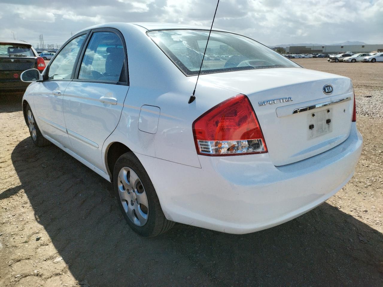 صورة رقم 3 من المزاد - 2008 KIA SPECTRA EX مع VIN KNAFE121785493971