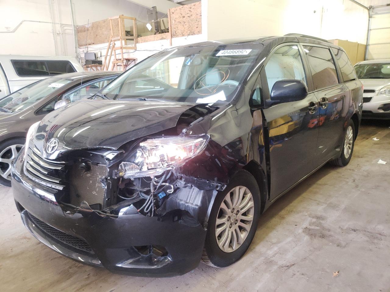 Photo 2 from auction – 2011 TOYOTA SIENNA XLE with VIN 5TDYK3DCXBS069054