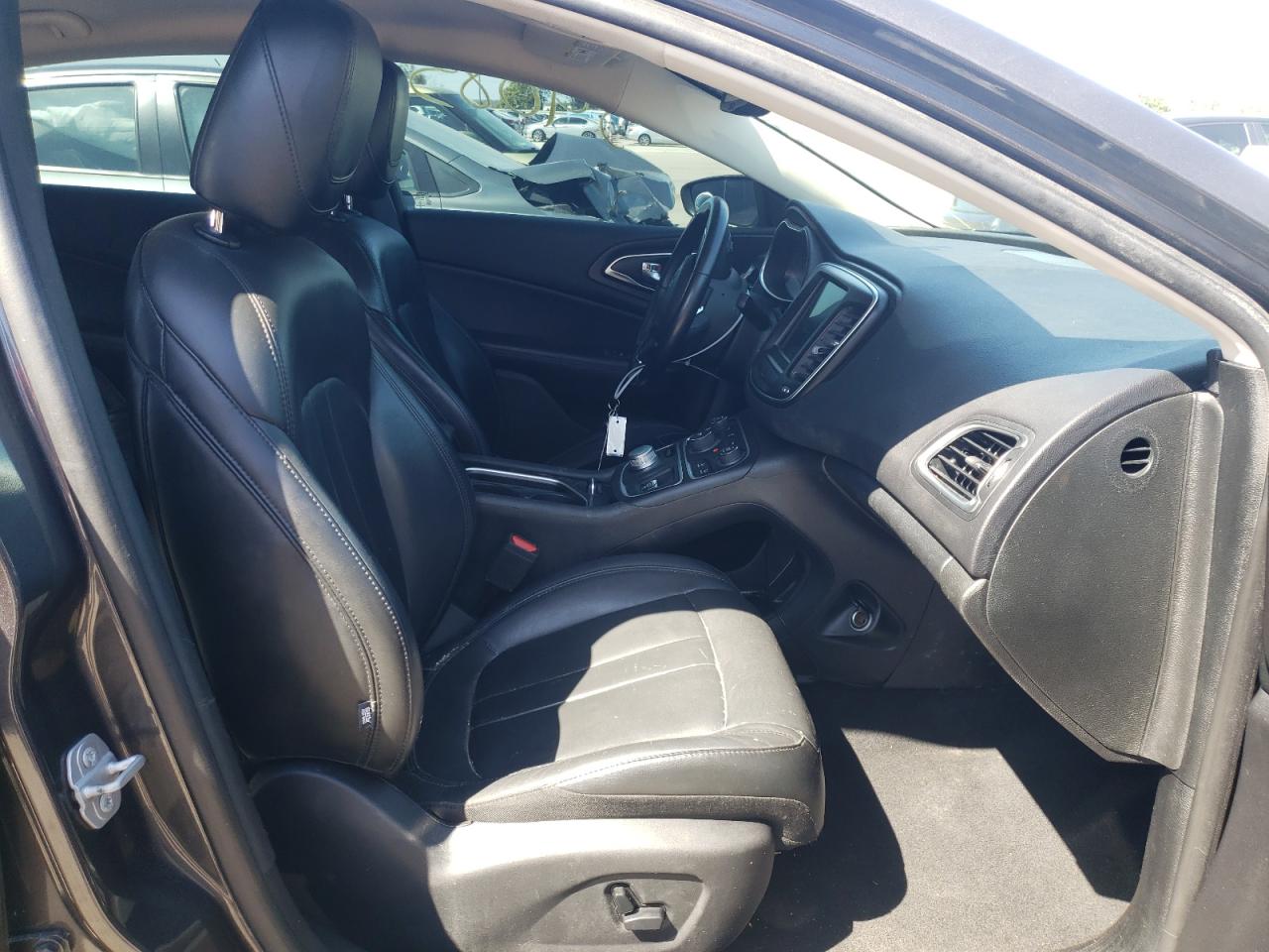 Photo 19 from auction – 2017 CHRYSLER 200 LIMITE with VIN 1C3CCCAB5HN508179