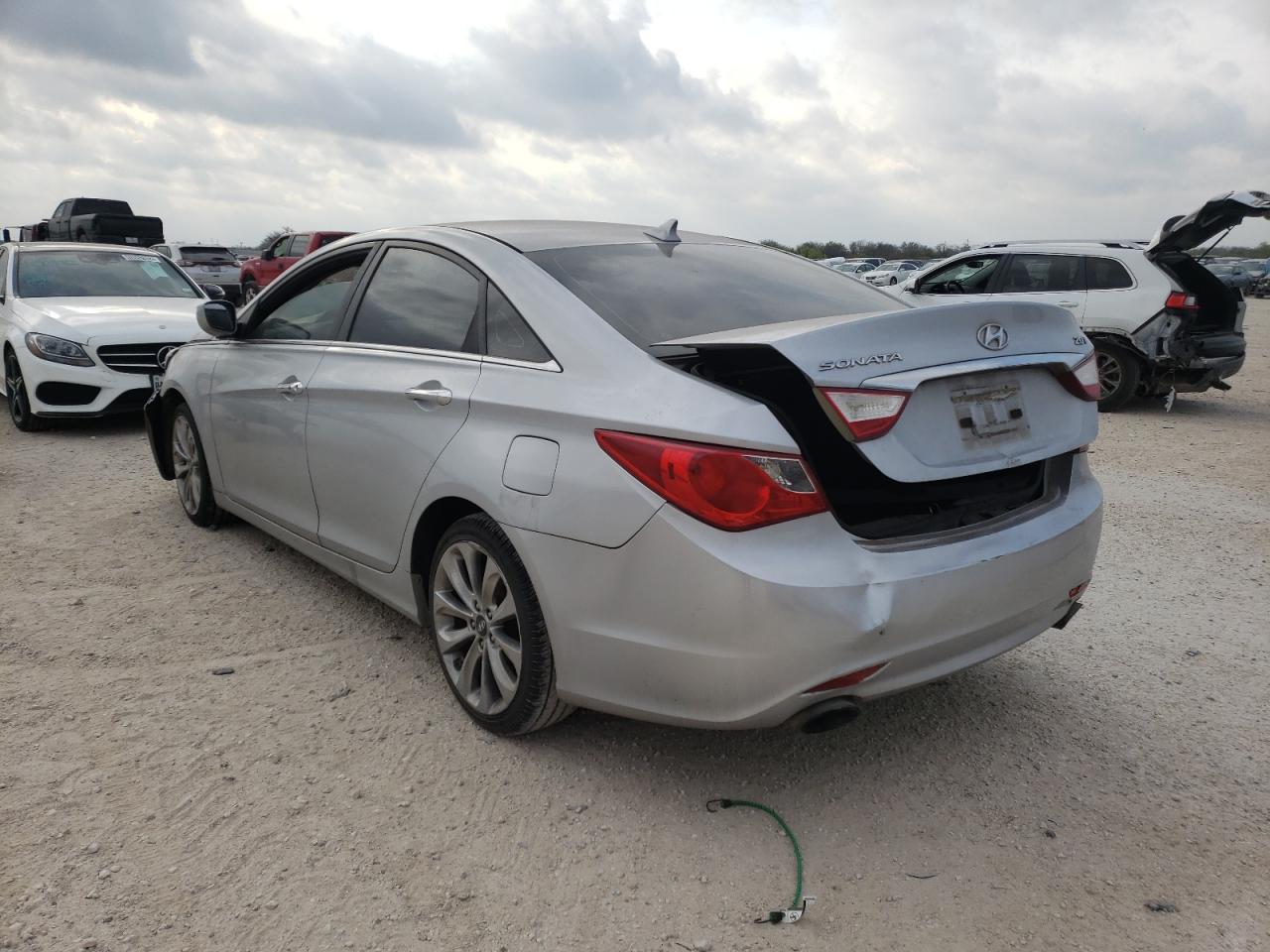 Photo 3 from auction – 2011 HYUNDAI SONATA SE with VIN 5NPEC4AB7BH317347