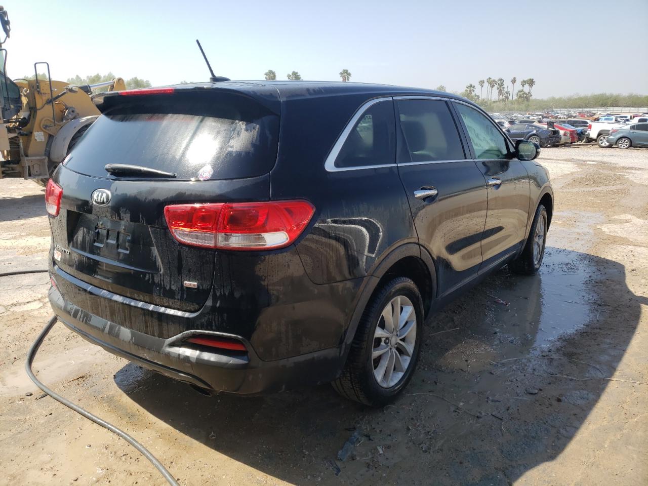 Photo 4 from auction – 2016 KIA SORENTO LX with VIN 5XYPG4A30GG079281