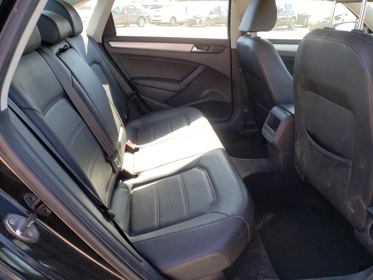 Photo 6 from auction – 2012 VOLKSWAGEN PASSAT SE with VIN 1VWBP7A37CC069998