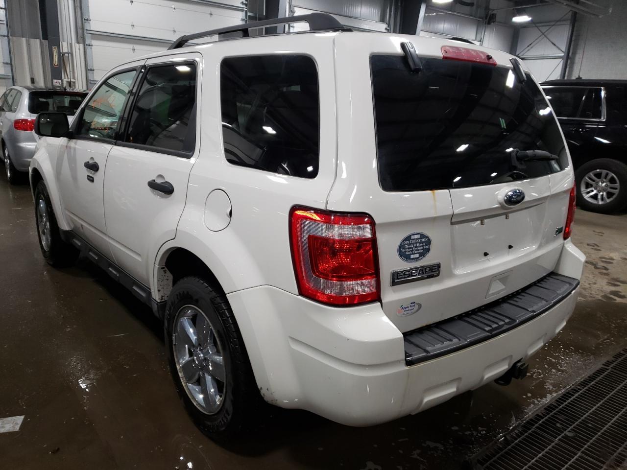 Photo 3 from auction – 2010 FORD ESCAPE XLT with VIN 1FMCU9DG0AKB80403