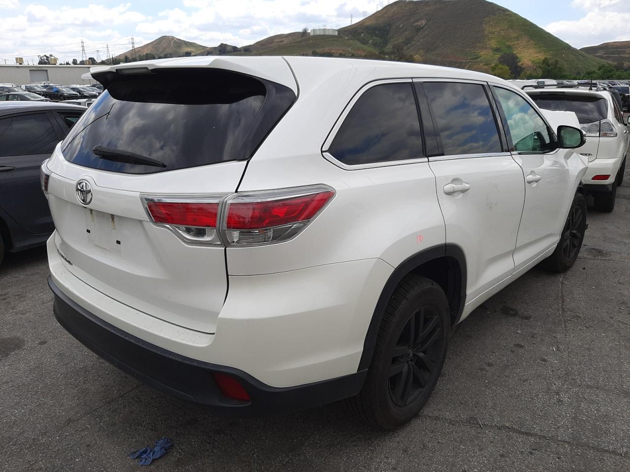 Photo 4 from auction – 2016 TOYOTA HIGHLANDER with VIN 5TDZKRFH8GS145054