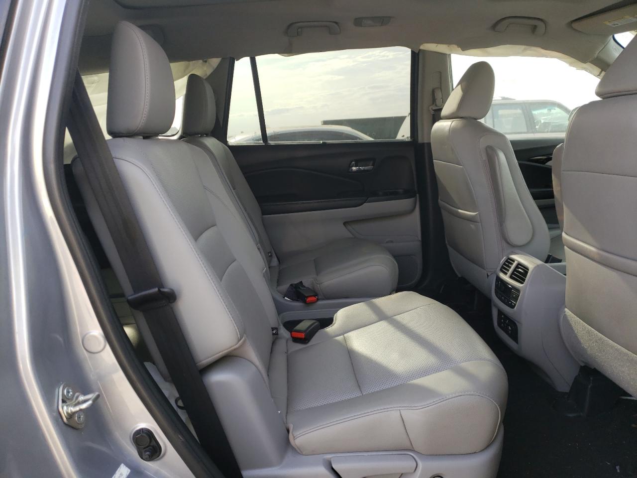 Photo 6 from auction – 2016 HONDA PILOT ELIT with VIN 5FNYF6H03GB121707