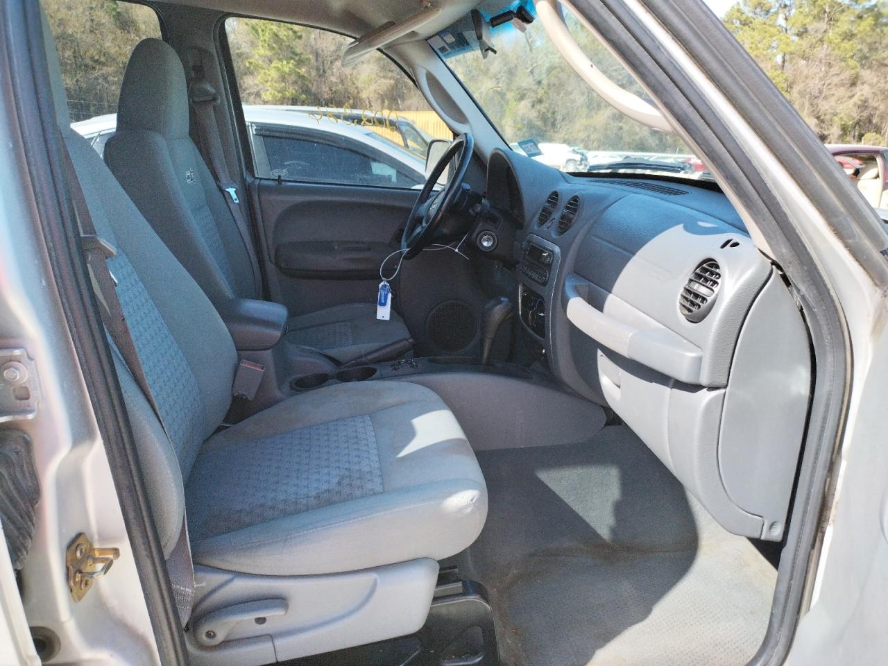 Photo 5 from auction – 2006 JEEP LIBERTY SP with VIN 1J4GK48K16W292134