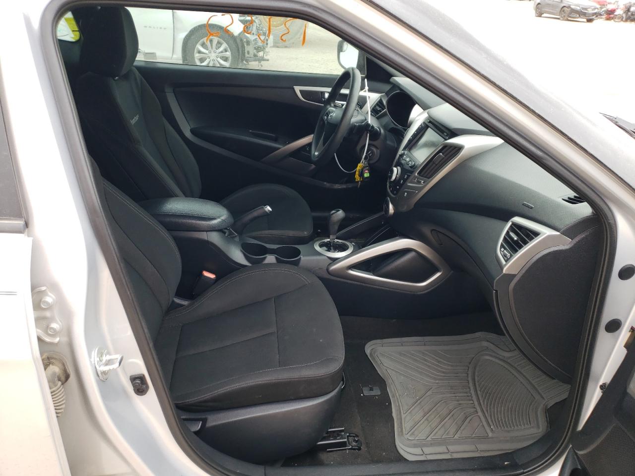 Photo 5 from auction – 2016 HYUNDAI VELOSTER with VIN KMHTC6AD4GU257640