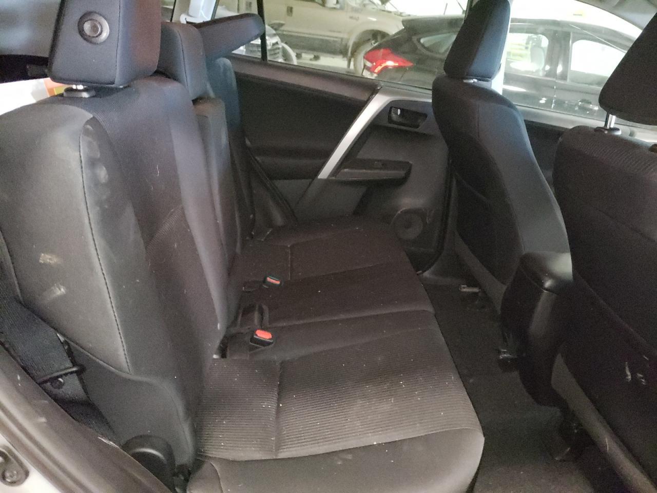 Photo 6 from auction – 2017 TOYOTA RAV4 LE with VIN 2T3BFREV3HW597698