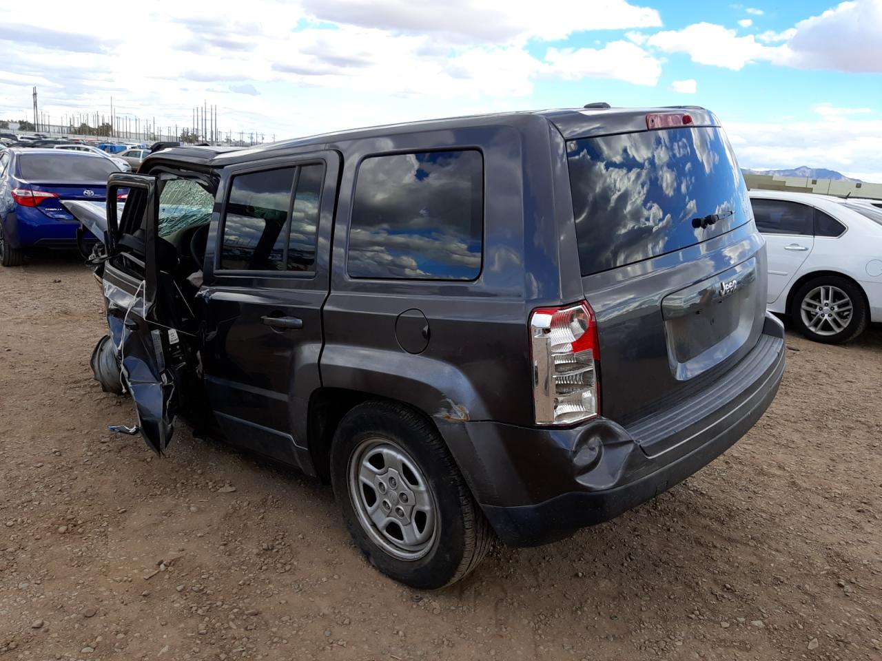 Photo 3 from auction – 2017 JEEP PATRIOT SP with VIN 1C4NJPBA0HD116997