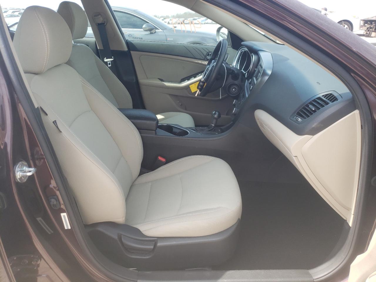 Photo 5 from auction – 2015 KIA OPTIMA LX with VIN 5XXGM4A7XFG364553