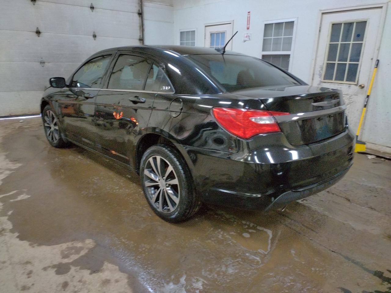 Photo 3 from auction – 2011 CHRYSLER 200 S with VIN 1C3BC8FG9BN610380