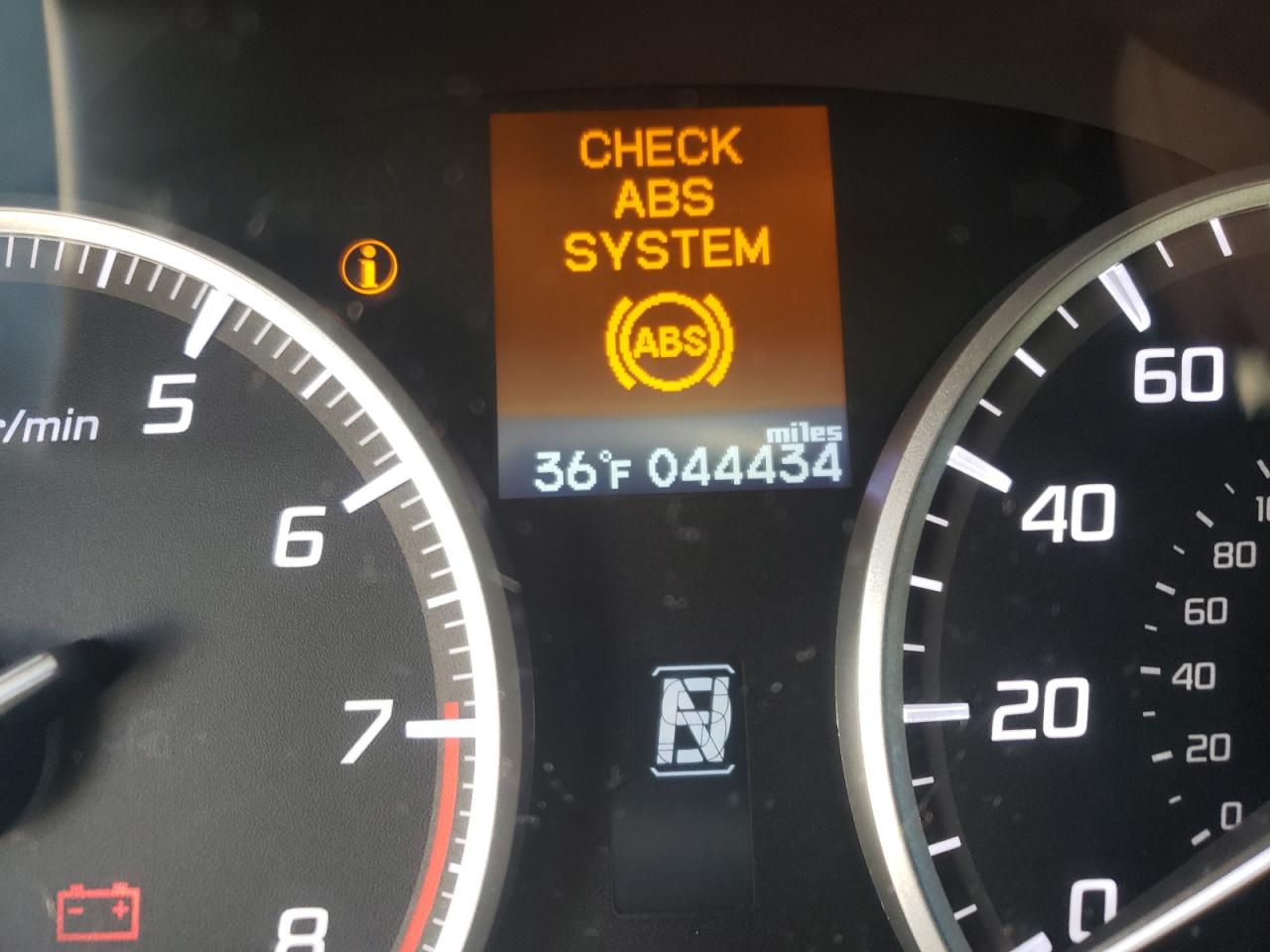 Photo 8 from auction – 2016 ACURA ILX BASE W with VIN 19UDE2F36GA024017