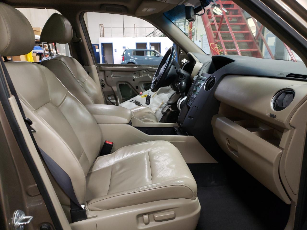 Photo 5 from auction – 2011 HONDA PILOT EXL with VIN 5FNYF4H53BB041090