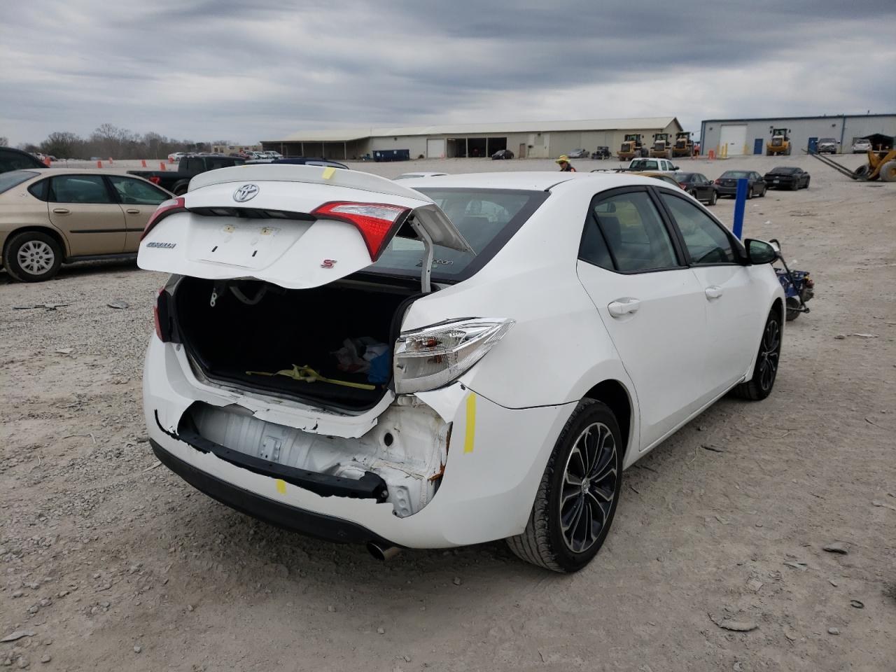 Photo 4 from auction – 2016 TOYOTA COROLLA L with VIN 5YFBURHE3GP389573