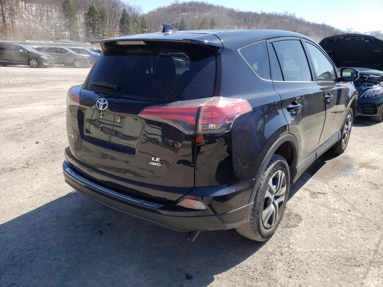 Photo 4 from auction – 2018 TOYOTA RAV4 LE with VIN 2T3BFREV4JW706854