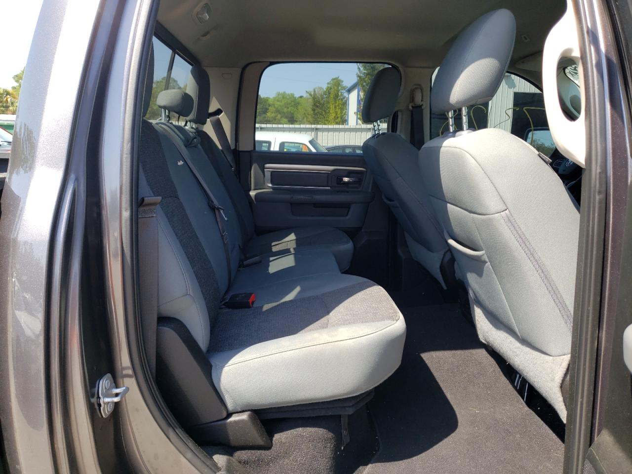 Photo 6 from auction – 2019 RAM 1500 CLASS with VIN 1C6RR7TTXKS541020