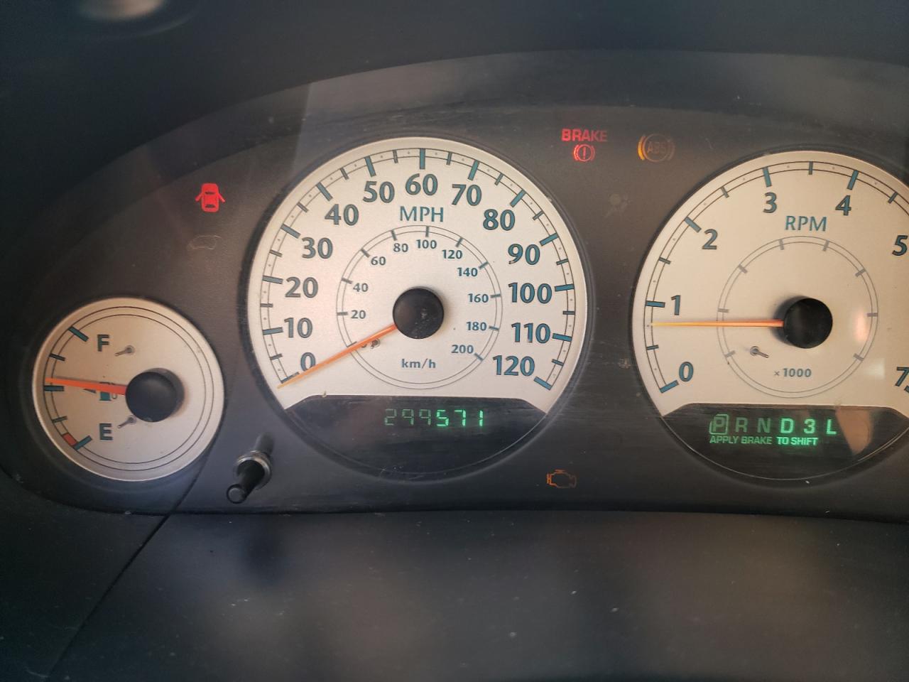 Photo 8 from auction – 2005 CHRYSLER TOWN & COU with VIN 2C4GP44R05R552444