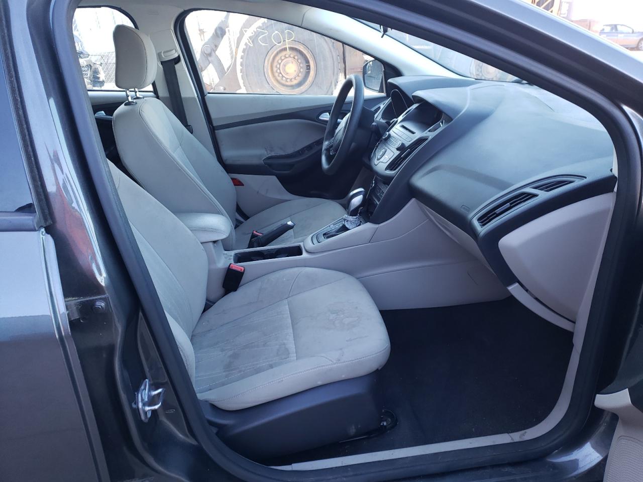 Photo 5 from auction – 2015 FORD FOCUS SE with VIN 1FADP3F22FL381418