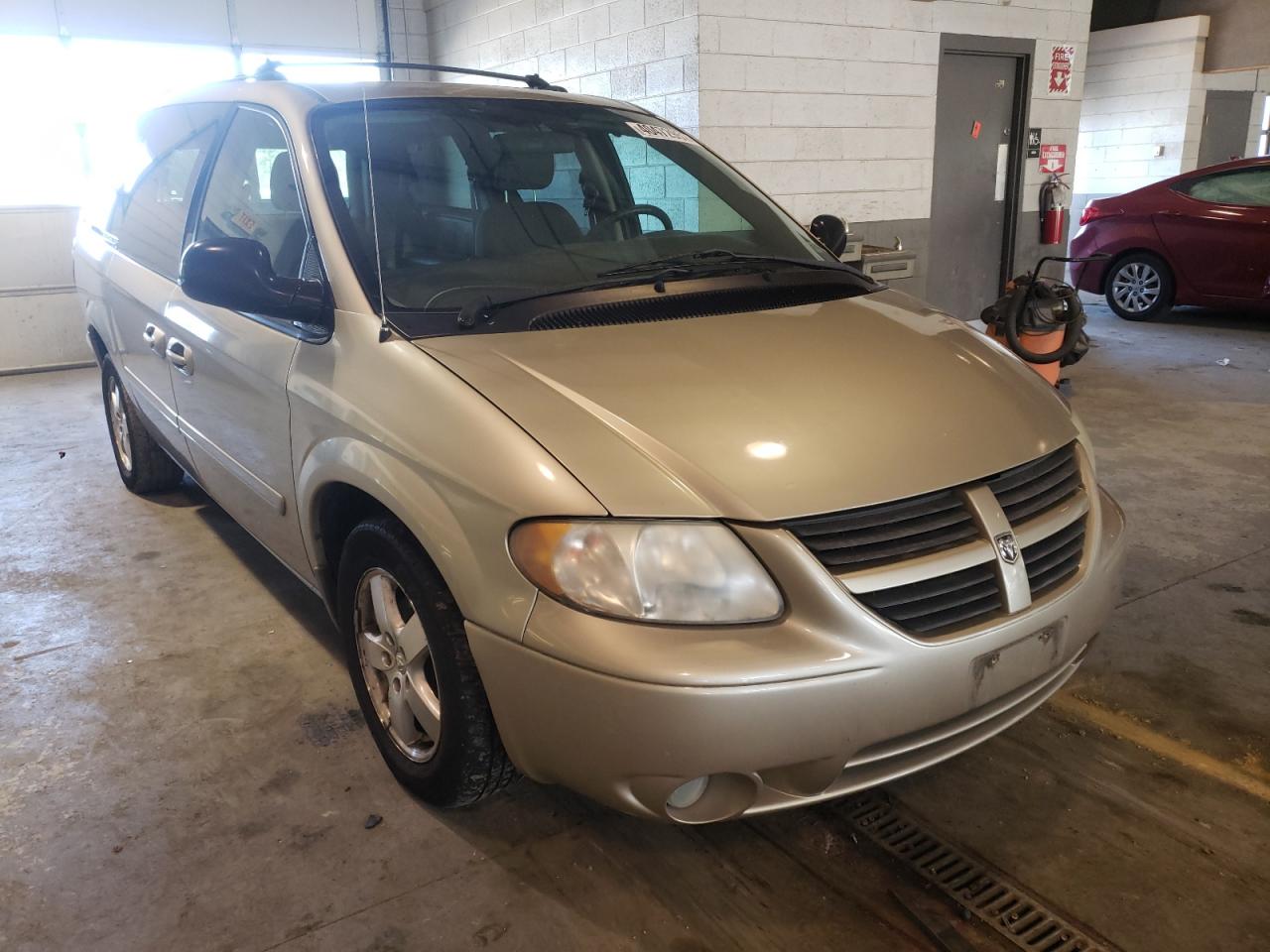 Photo 1 from auction – 2005 DODGE GRAND CARA with VIN 2D4GP44L15R411431