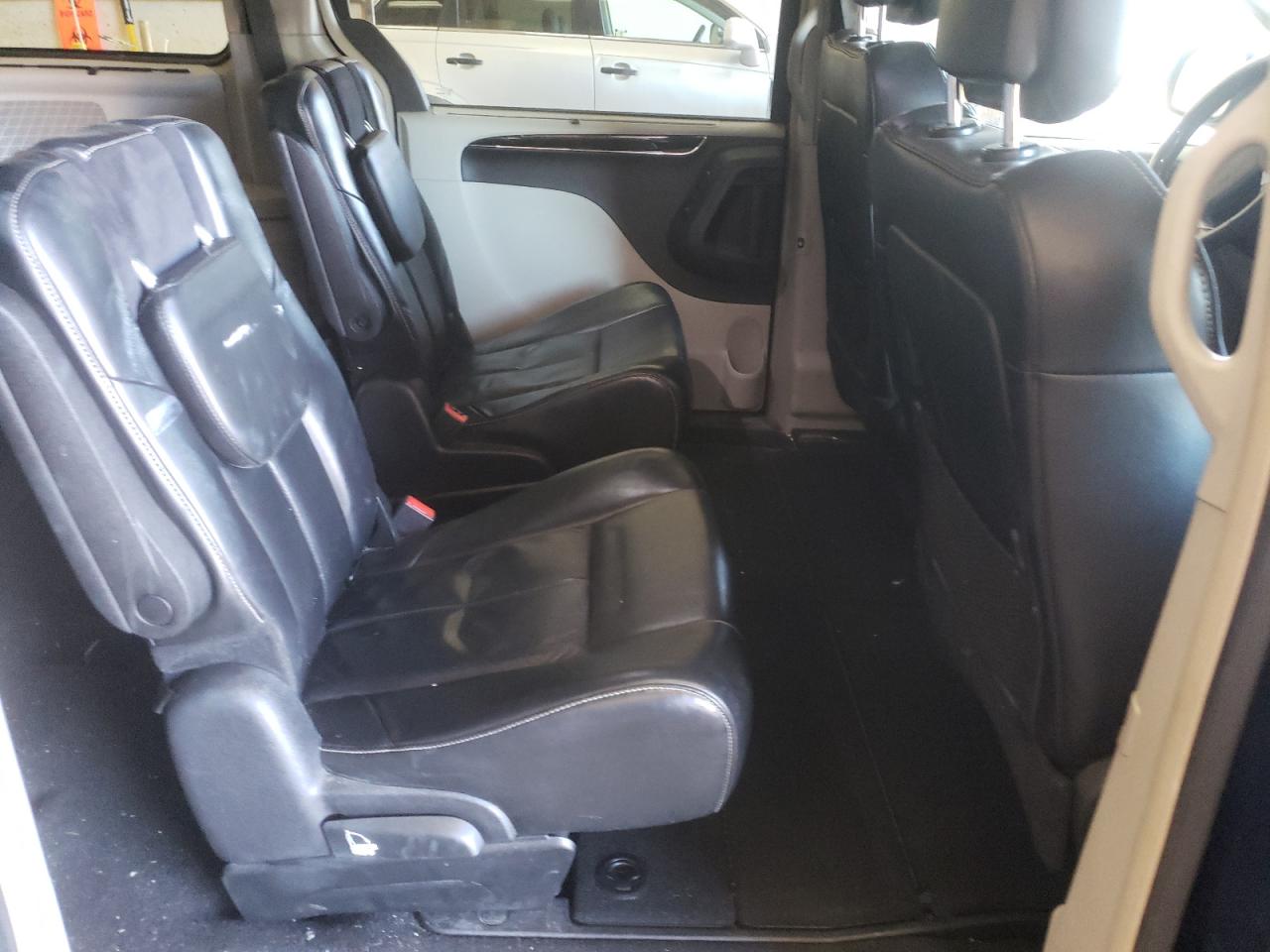 Photo 6 from auction – 2012 CHRYSLER TOWN & COU with VIN 2C4RC1GG9CR328745