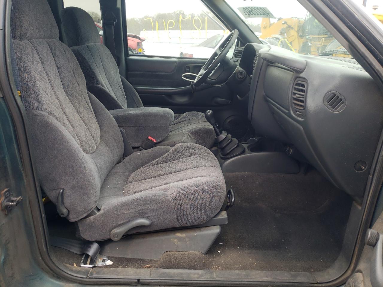 Photo 5 from auction – 1998 GMC SONOMA with VIN 1GTCS1941W8510161