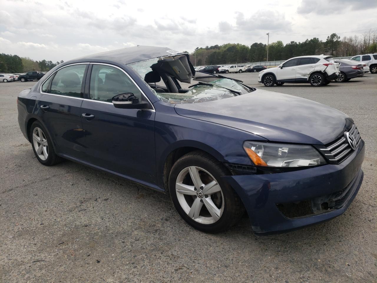 VOLKSWAGEN PASSAT SE 2014 with VIN 1VWBT7A34EC033393 - Photo from auction