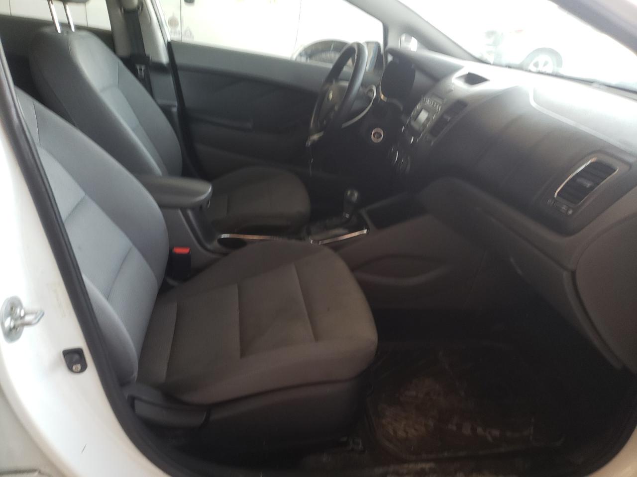 Photo 5 from auction – 2017 KIA FORTE LX with VIN 3KPFK4A72HE107108