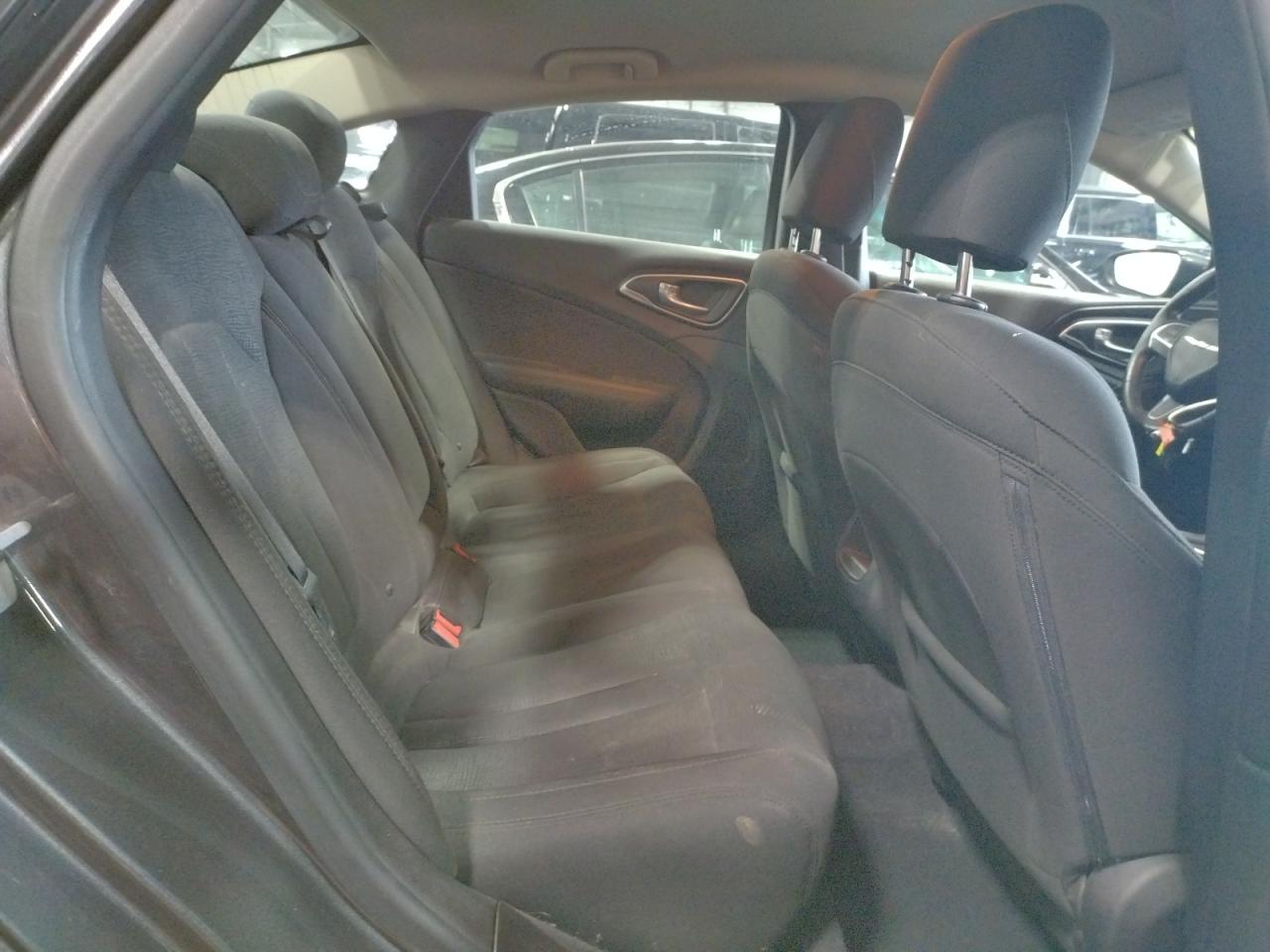 Photo 6 from auction – 2015 CHRYSLER 200 LIMITE with VIN 1C3CCCABXFN723988