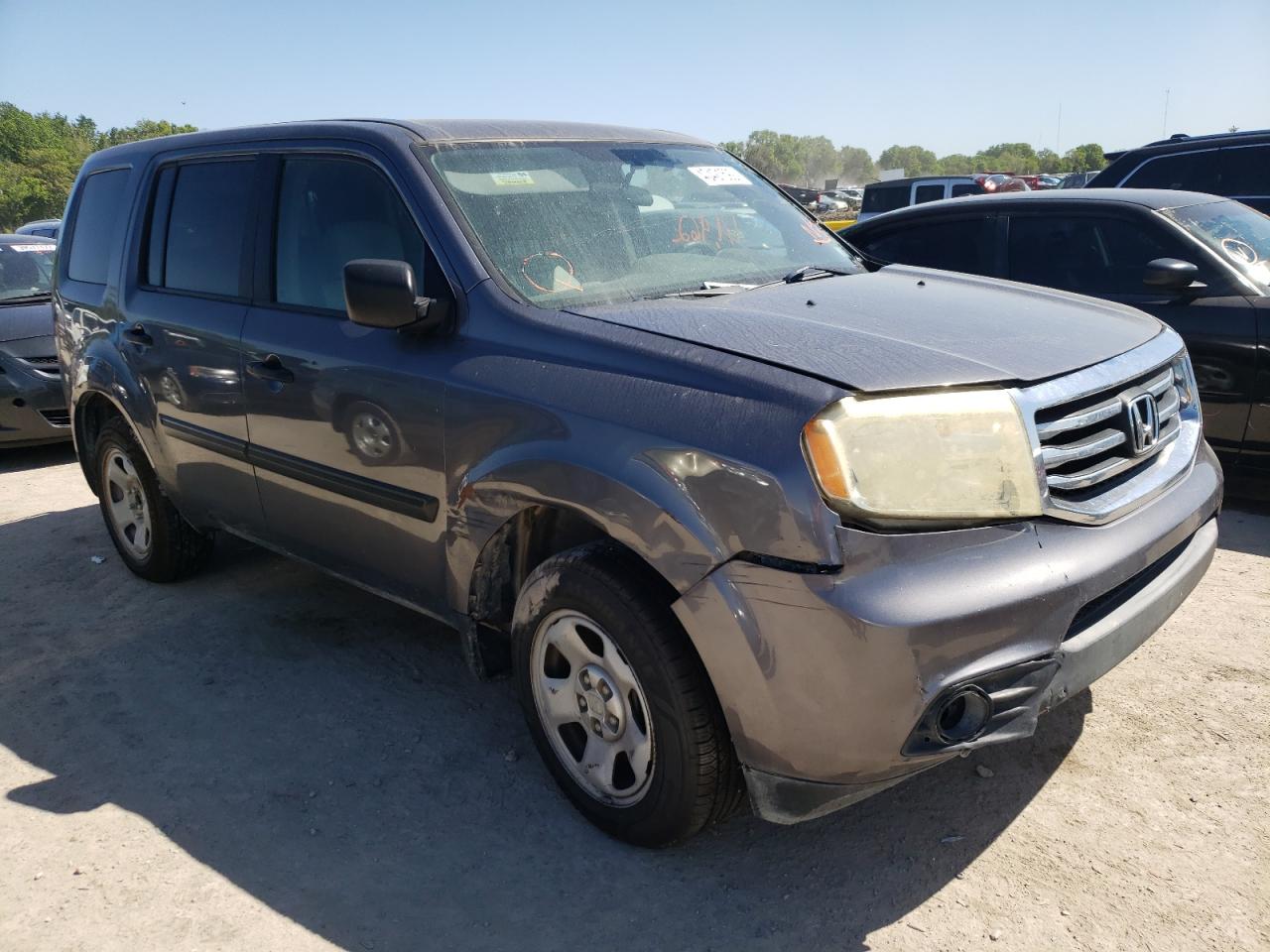 HONDA PILOT LX 2015 with VIN 5FNYF3H29FB016085 - Photo from auction