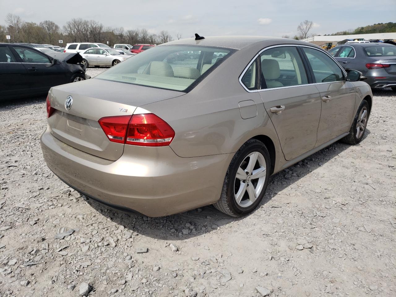 Photo 4 from auction – 2015 VOLKSWAGEN PASSAT S with VIN 1VWAT7A30FC120785