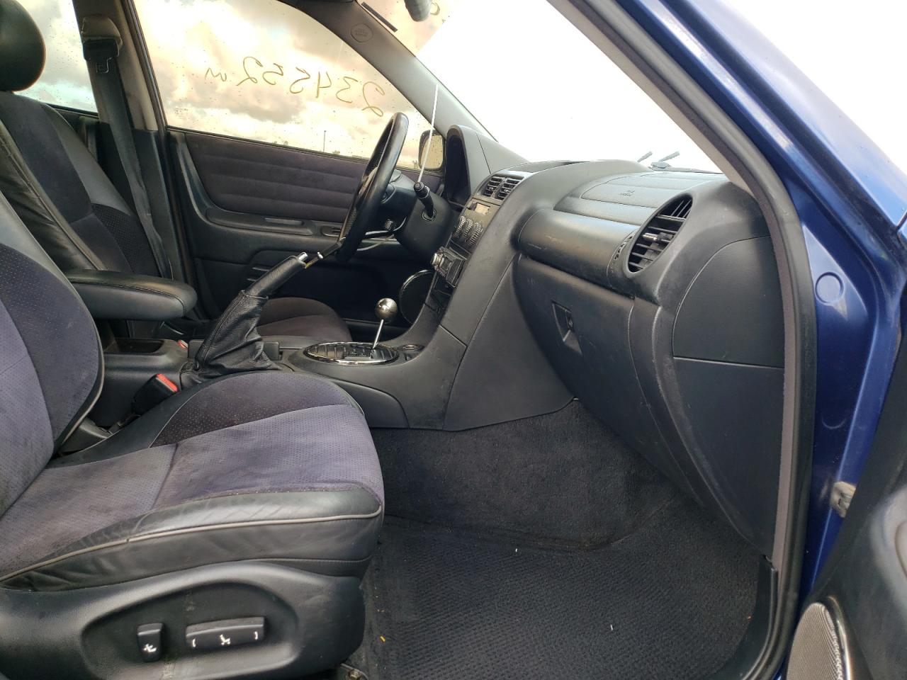 Photo 5 from auction – 2002 LEXUS IS 300 with VIN JTHBD192020062703