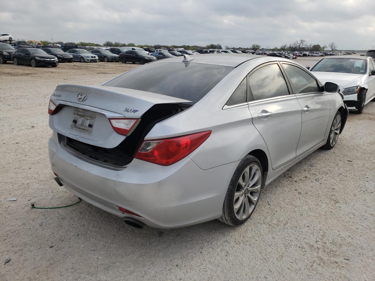 Photo 4 from auction – 2011 HYUNDAI SONATA SE with VIN 5NPEC4AB7BH317347