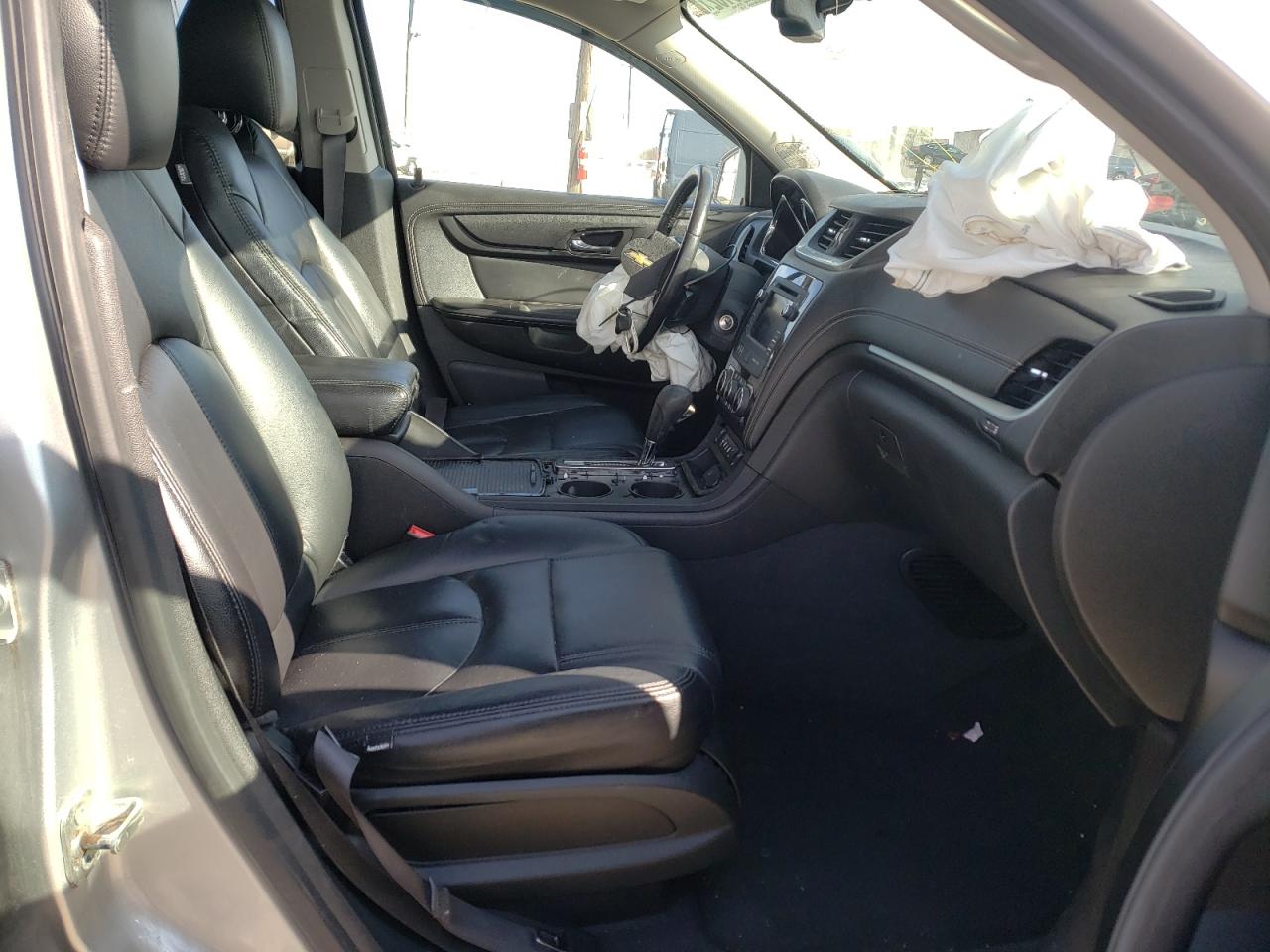 Photo 5 from auction – 2015 CHEVROLET TRAVERSE L with VIN 1GNKVHKD1FJ142179