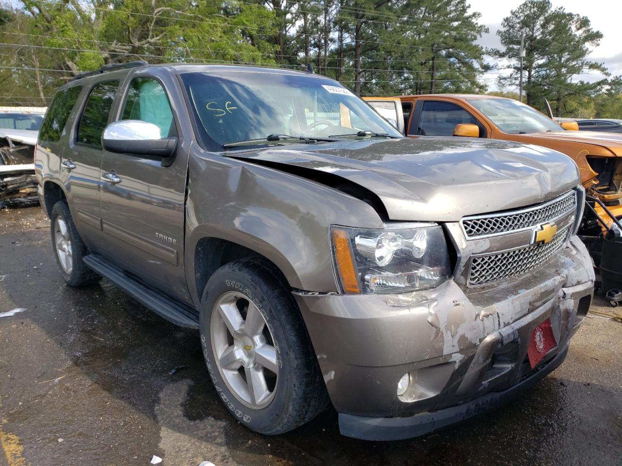 CHEVROLET TAHOE C150 2013 with VIN 1GNSCBE08DR172340 - Photo from auction