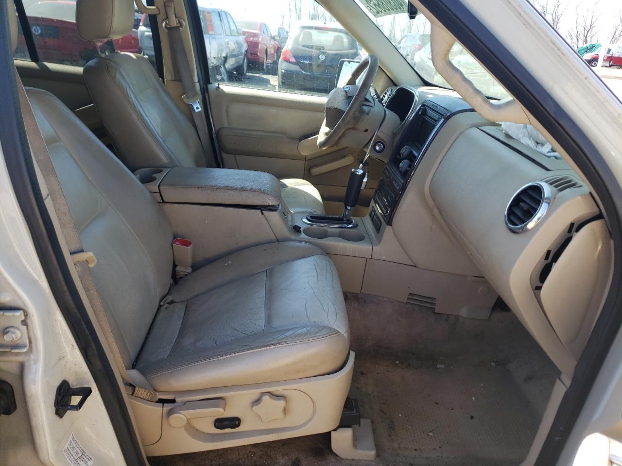 Photo 5 from auction – 2006 FORD EXPLORER L with VIN 1FMEU75806ZA03322
