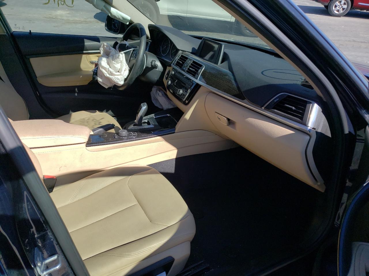 Photo 5 from auction – 2017 BMW 320 I with VIN WBA8A9C35HK620544