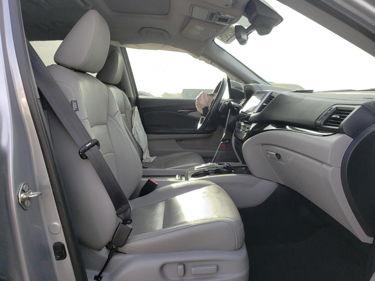 Photo 5 from auction – 2016 HONDA PILOT ELIT with VIN 5FNYF6H03GB121707