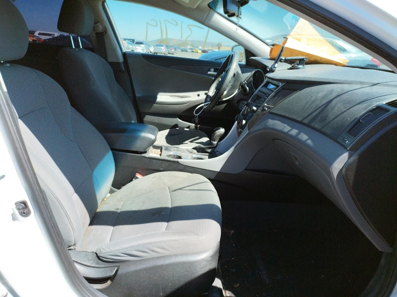 Photo 5 from auction – 2014 HYUNDAI SONATA GLS with VIN 5NPEB4AC8EH866880