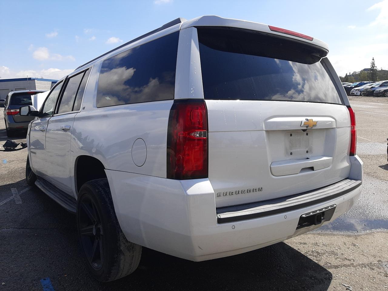Photo 3 from auction – 2016 CHEVROLET SUBURBAN C with VIN 1GNSCHKC2GR201630
