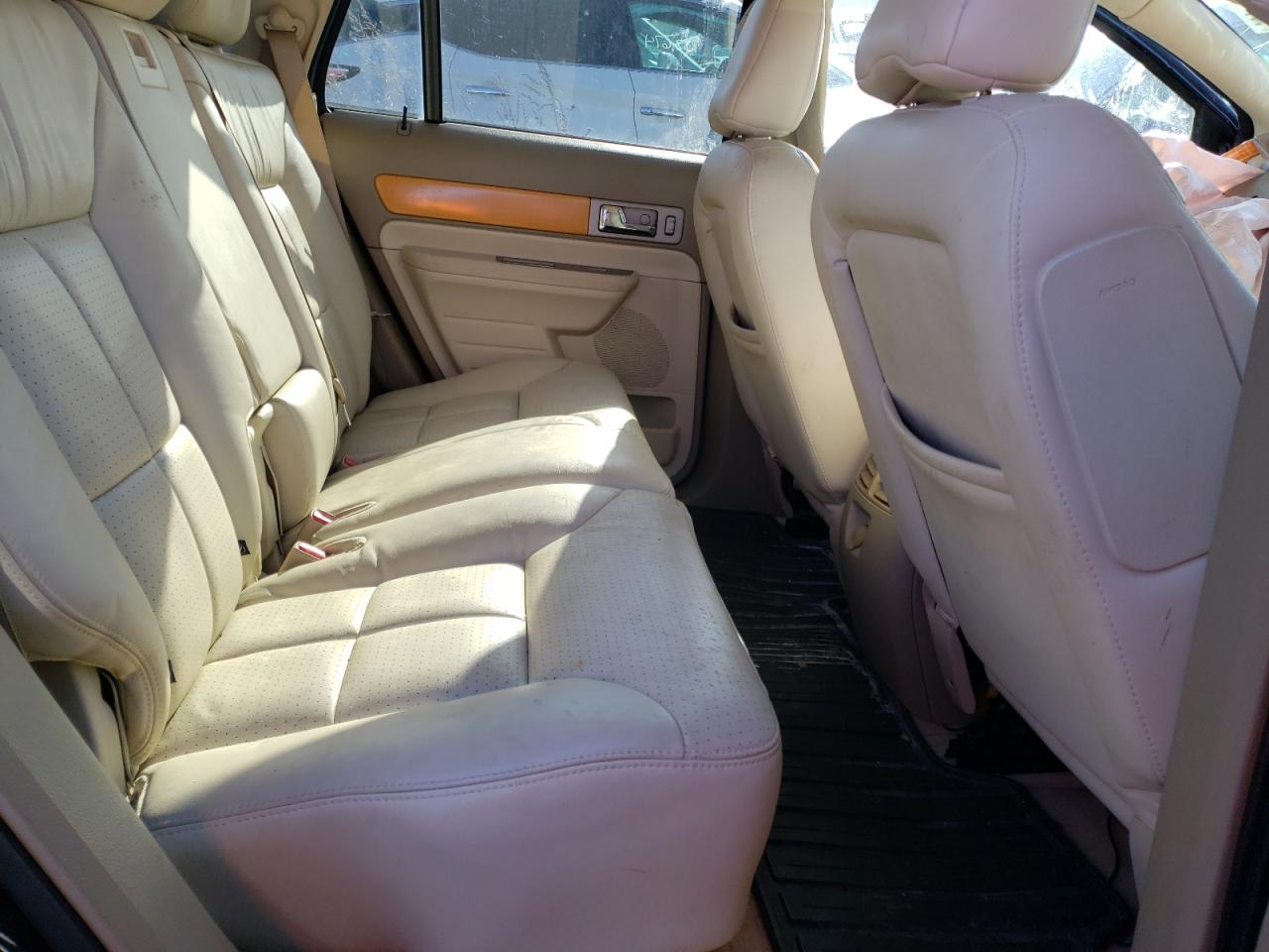 Photo 6 from auction – 2007 LINCOLN MKX with VIN 2LMDU88C67BJ24446