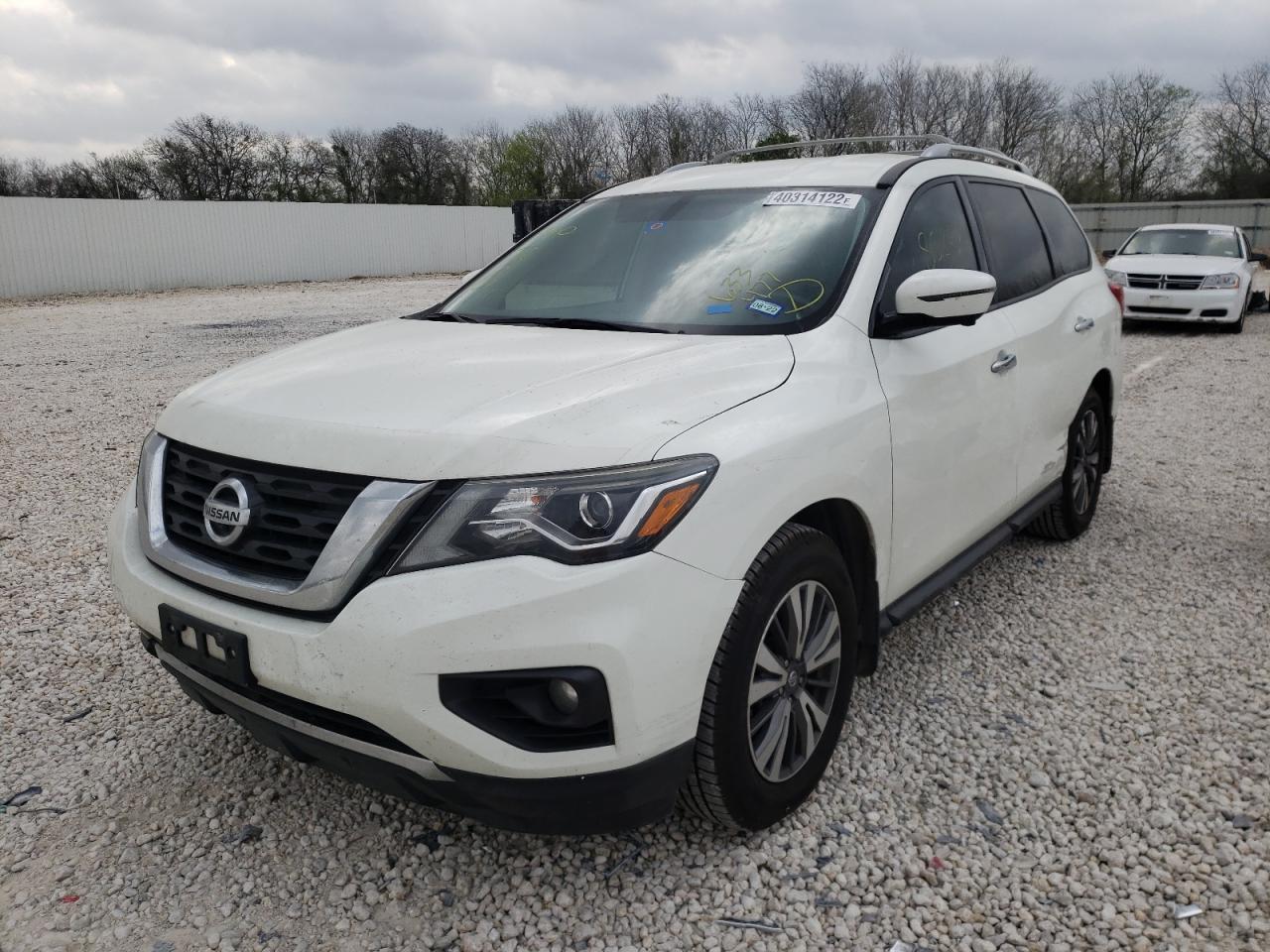 Photo 2 from auction – 2017 NISSAN PATHFINDER with VIN 5N1DR2MN5HC633477
