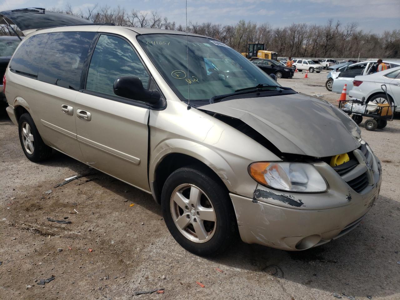 Photo 9 from auction – 2005 DODGE GRAND CARA with VIN 2D4GP44L45R411651