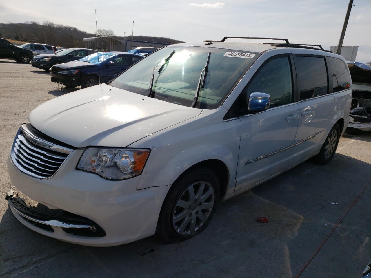 Photo 2 from auction – 2011 CHRYSLER TOWN & COU with VIN 2A4RR8DG8BR649552