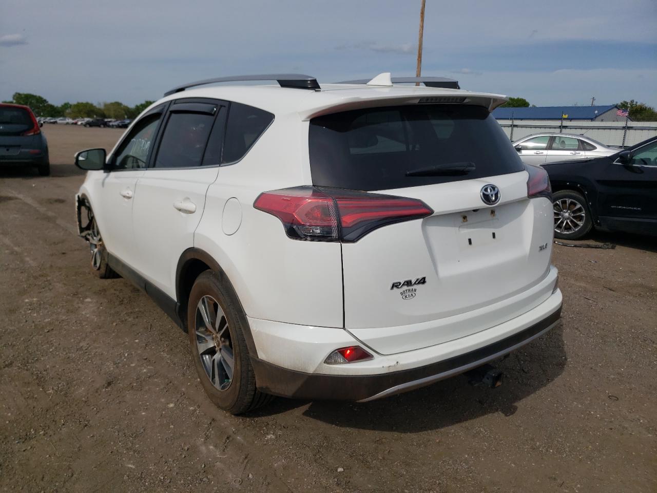 Photo 3 from auction – 2017 TOYOTA RAV4 XLE with VIN JTMWFREV0HD104526