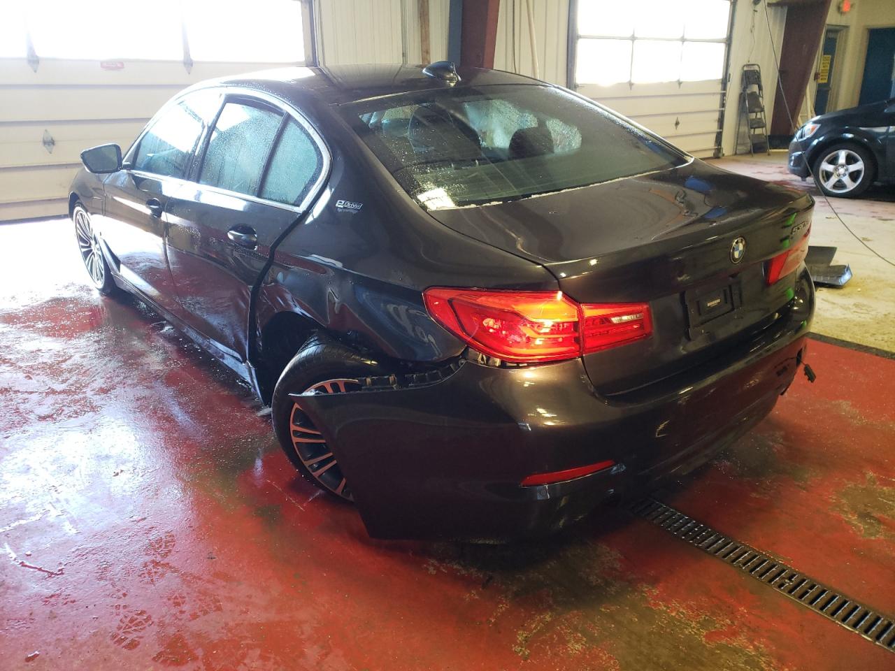 Photo 3 from auction – 2019 BMW 530XE with VIN WBAJB1C50KB375337