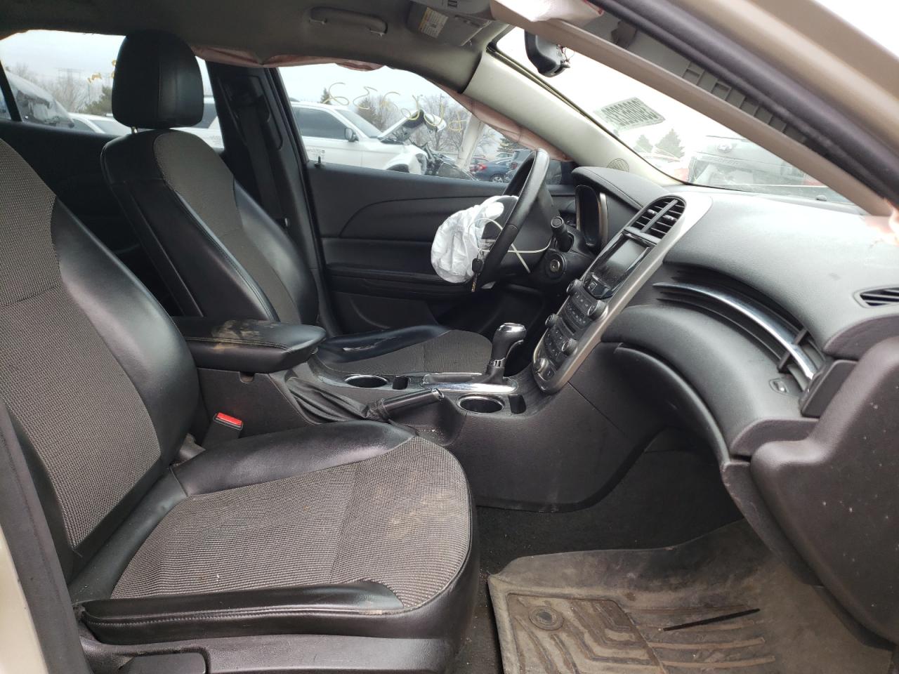 Photo 5 from auction – 2015 CHEVROLET MALIBU with VIN 1G11C5SL9FF302577
