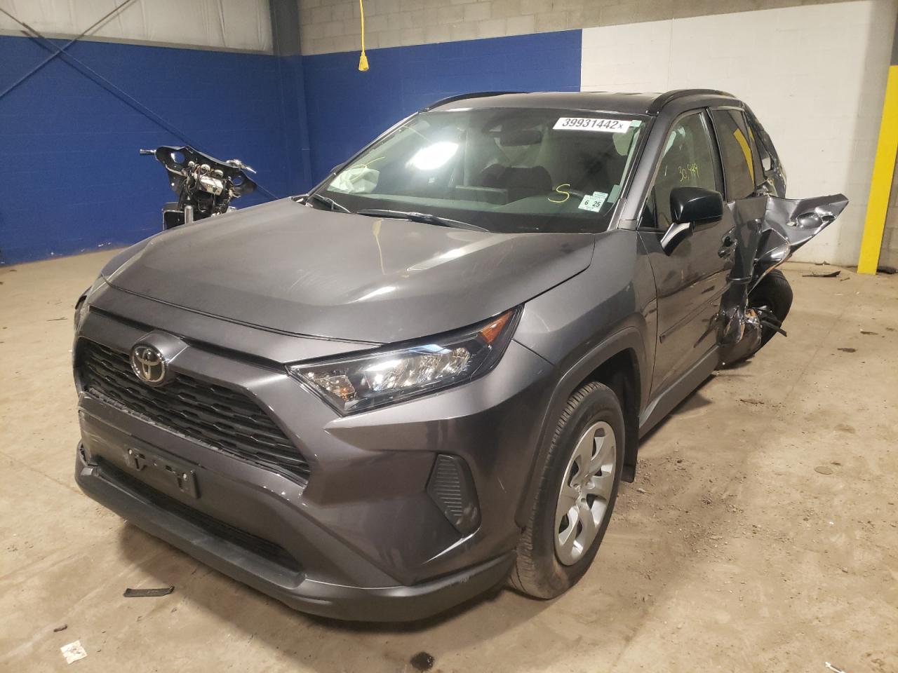 Photo 2 from auction – 2020 TOYOTA RAV4 LE with VIN 2T3F1RFV6LW117175