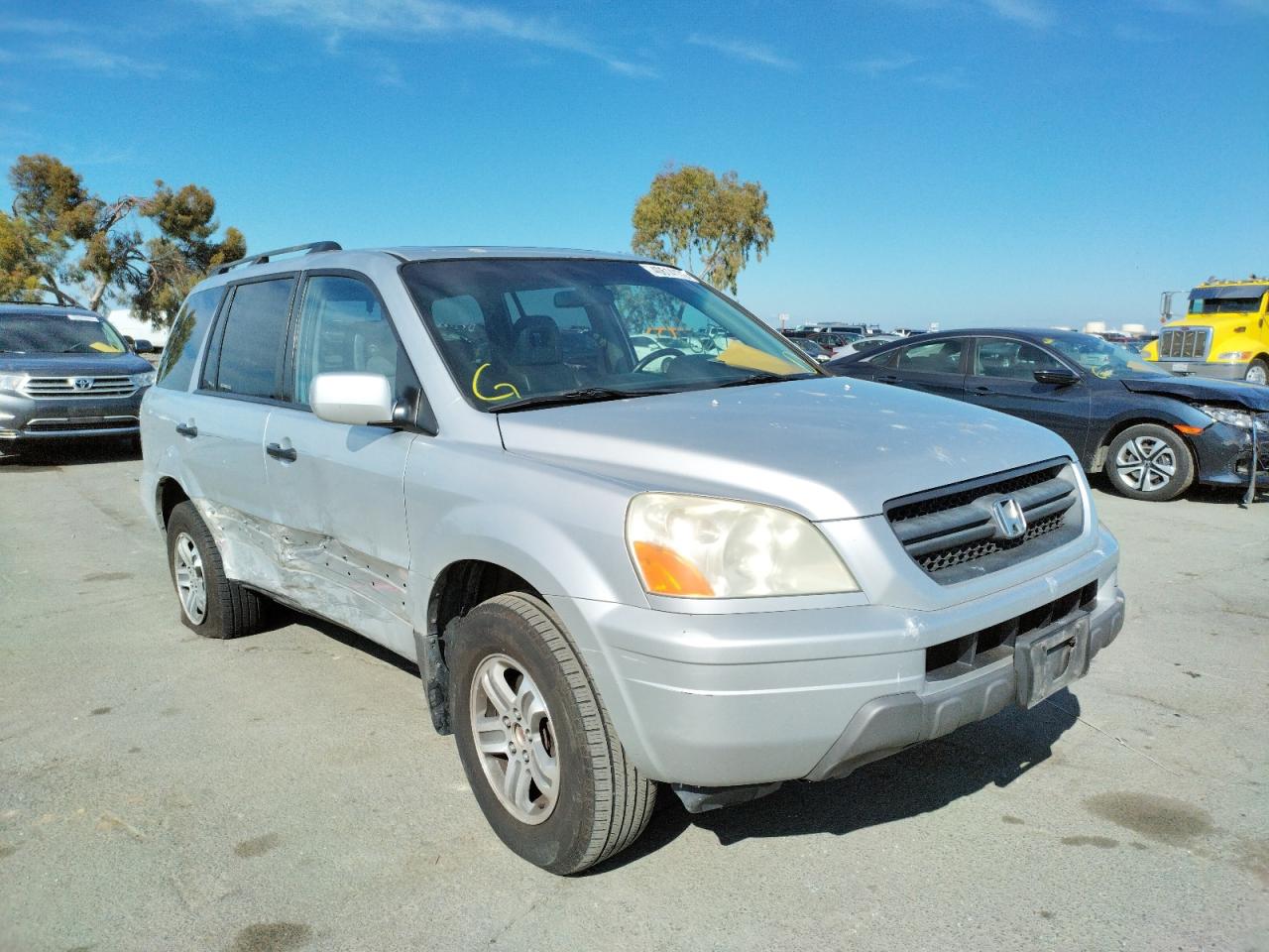 HONDA PILOT EXL 2005 with VIN 5FNYF18555B034743 - Photo from auction