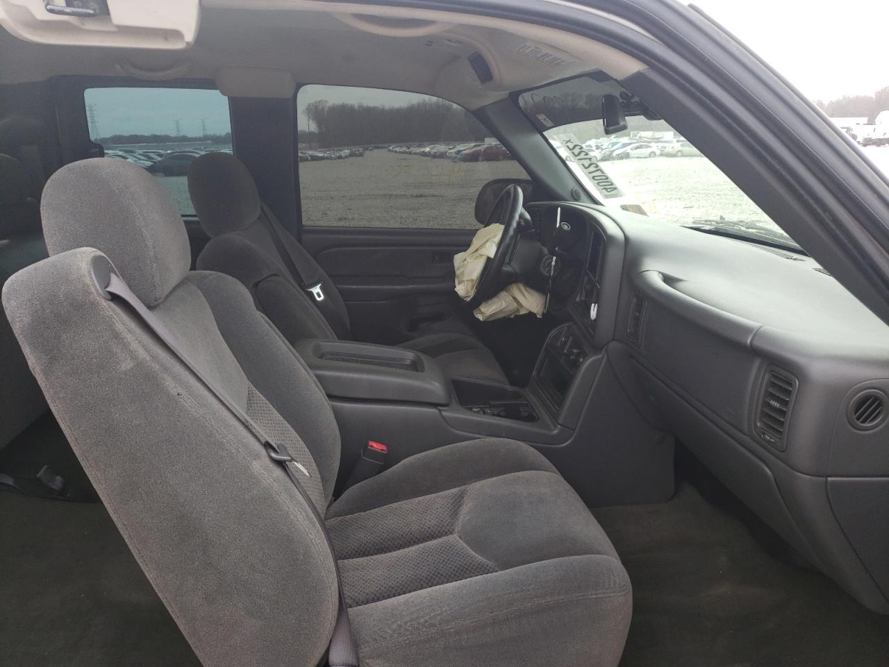 Photo 5 from auction – 2004 CHEVROLET SILVERADO with VIN 2GCEK19T141198021